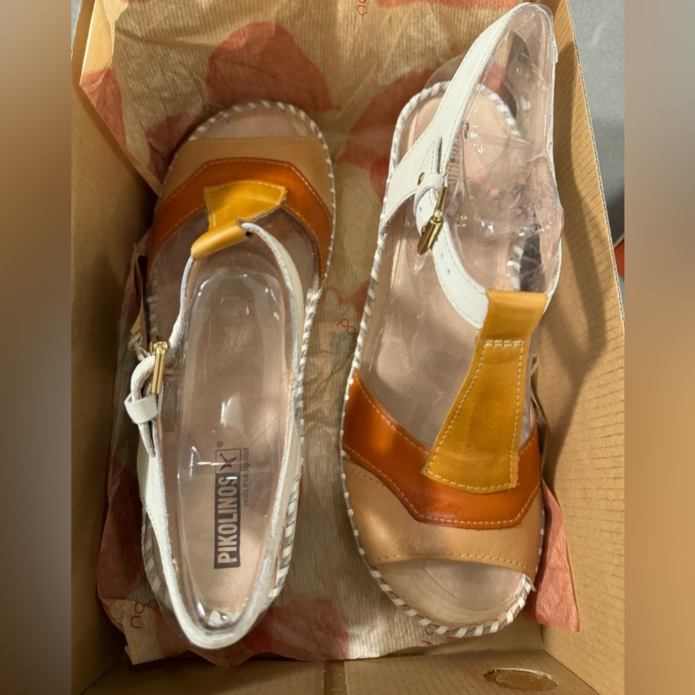 Pikolinos Margarita Nata Leather Sandal